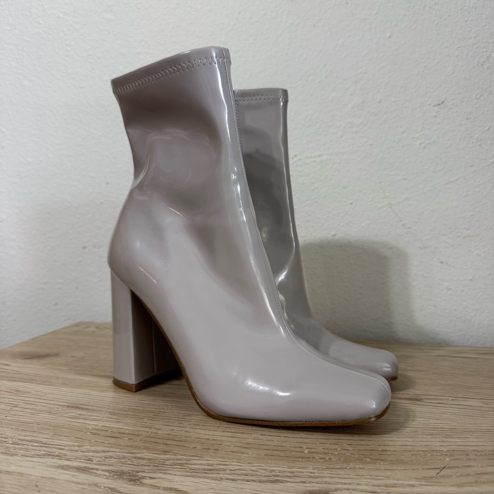 Steve‎ Madden Lynden Gray Faux Latex Patent Leather Heeled Boots Womens Size 7.5 - Picture 2 of 14